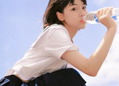 ​红色童话文案短句集合66条