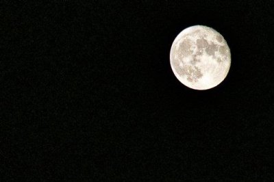 ​夜晚赏月的唯美句子 写夜晚夜空上的月亮优美句子